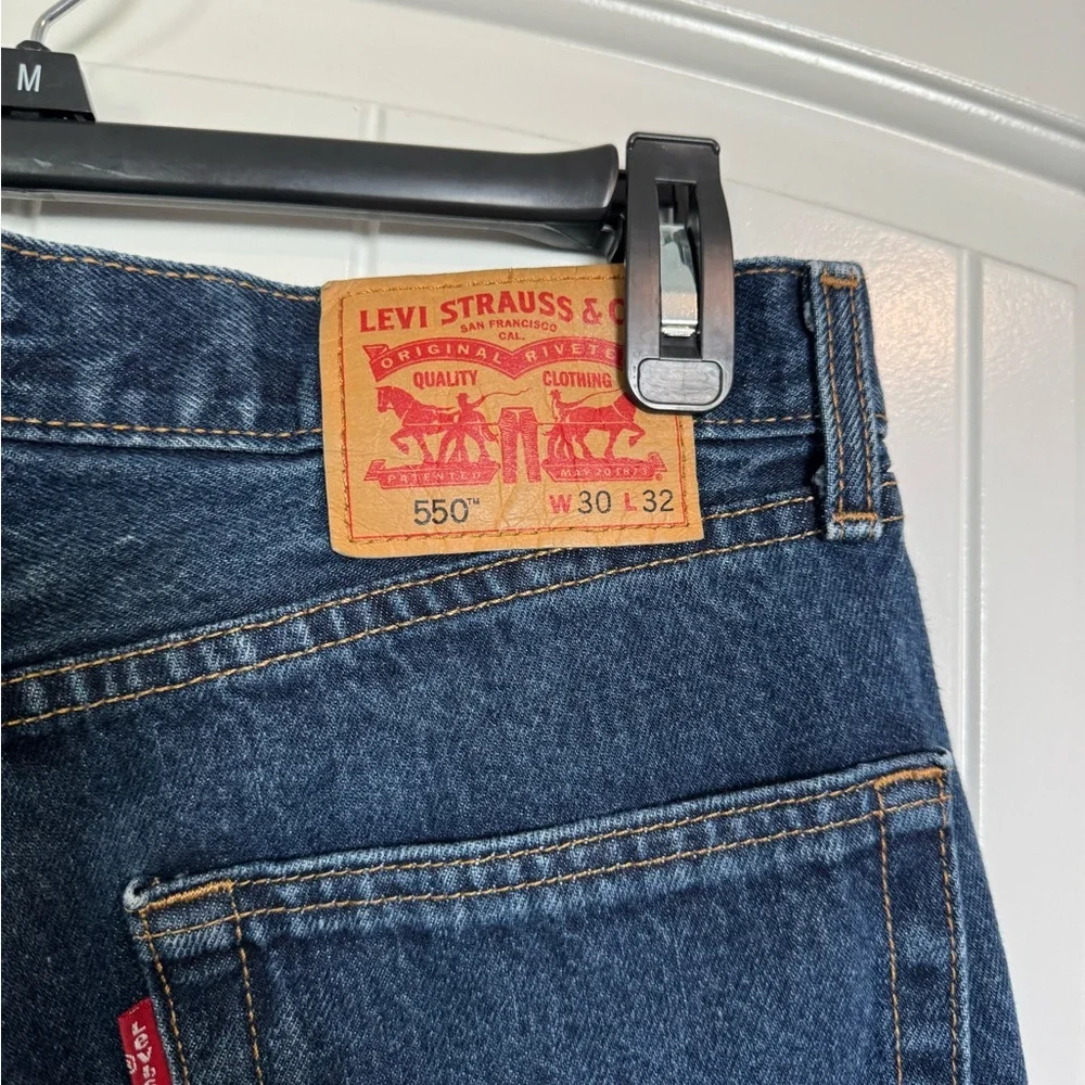 Levi 550 High Waisted Dark Wash Fringe Shorts Size 30 - Picture 4 of 5